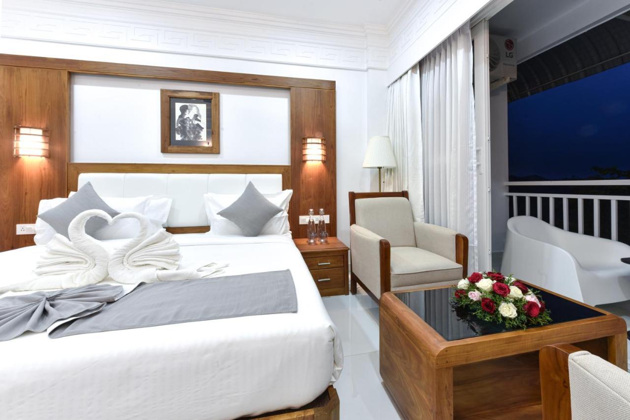 Hotel White House, Мунар Екстериор снимка