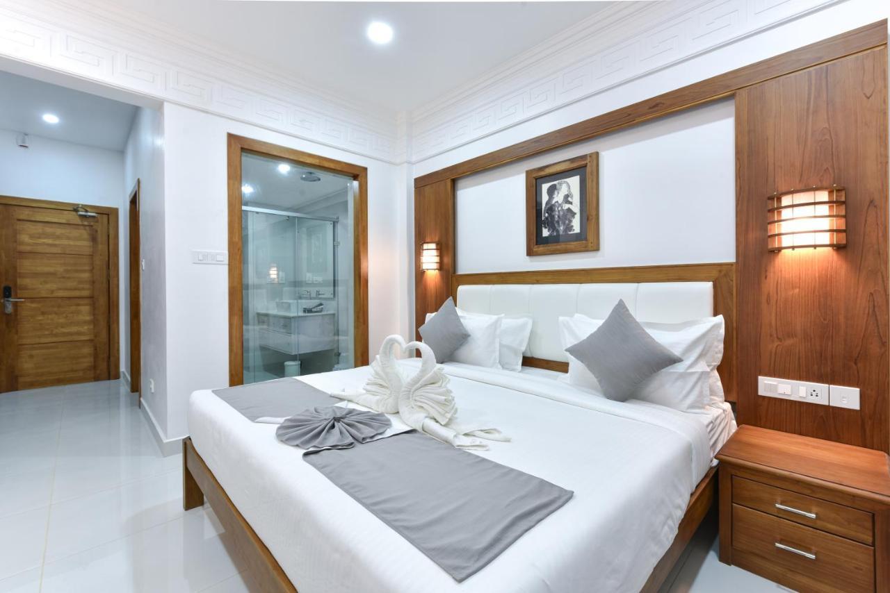 Hotel White House, Мунар Екстериор снимка