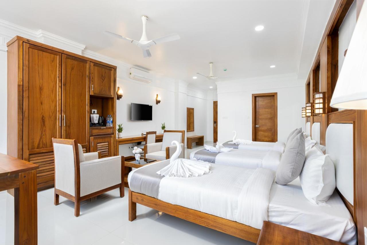 Hotel White House, Мунар Екстериор снимка