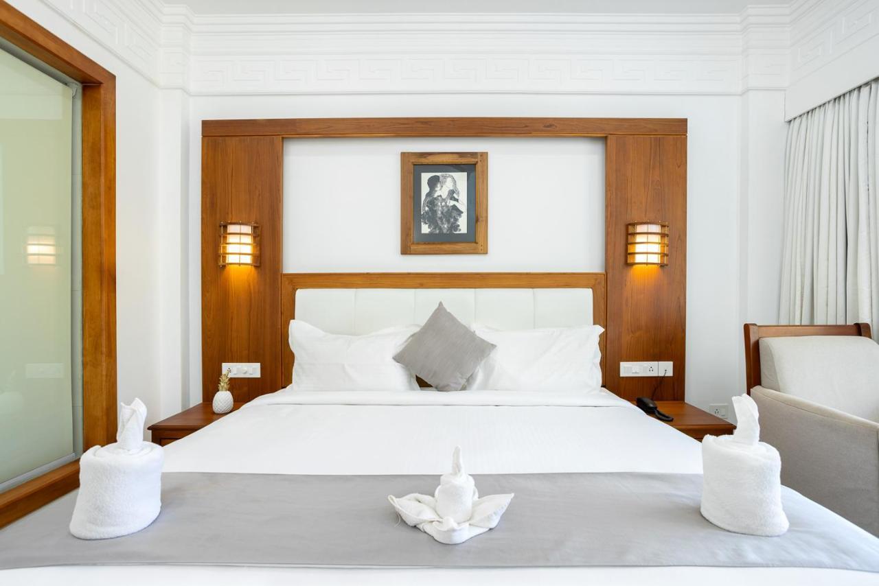 Hotel White House, Мунар Екстериор снимка