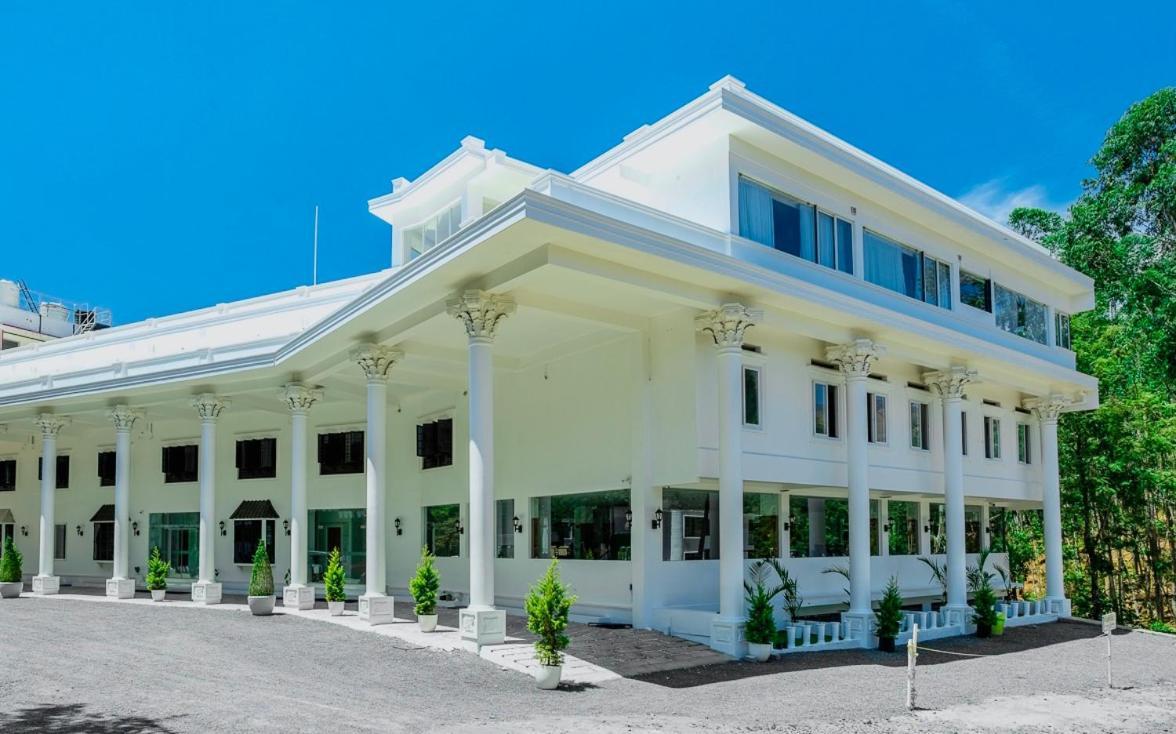 Hotel White House, Мунар Екстериор снимка
