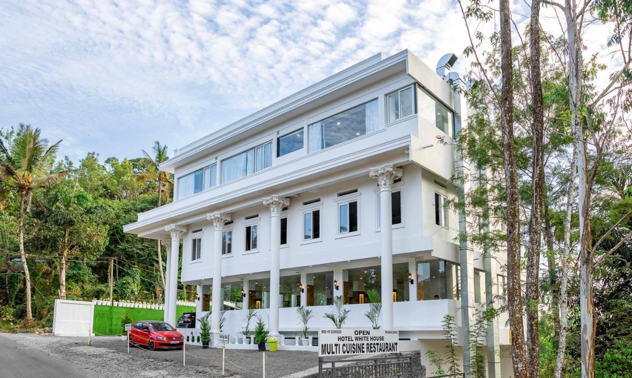 Hotel White House, Мунар Екстериор снимка