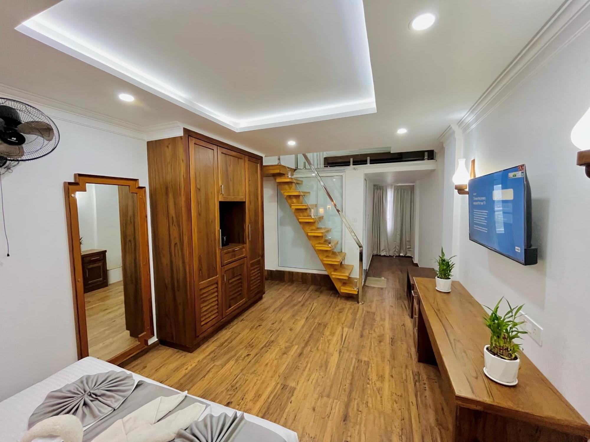 Hotel White House, Мунар Екстериор снимка
